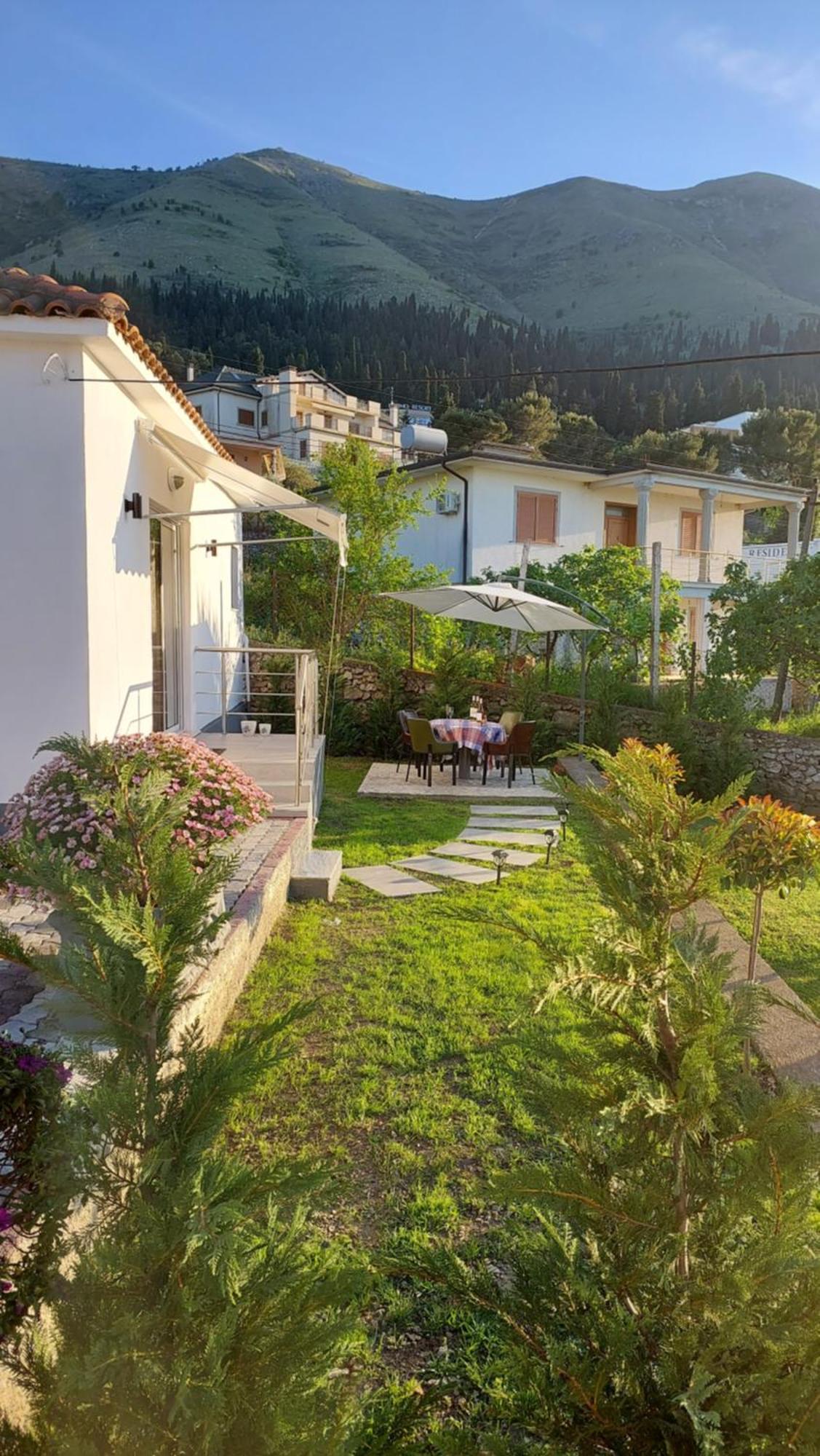 R&R Gesthouse Hotel Široka Exterior photo