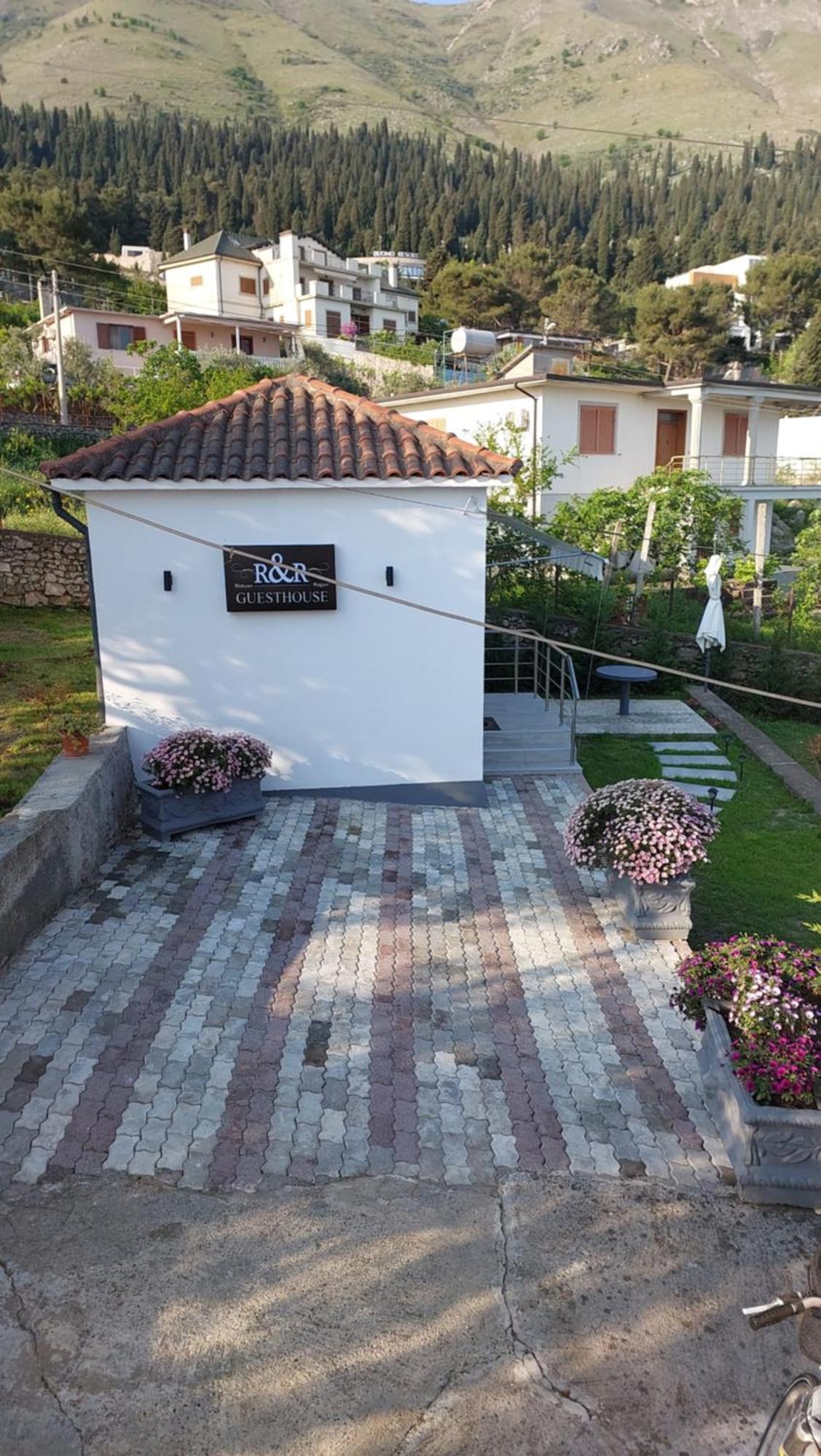 R&R Gesthouse Hotel Široka Exterior photo