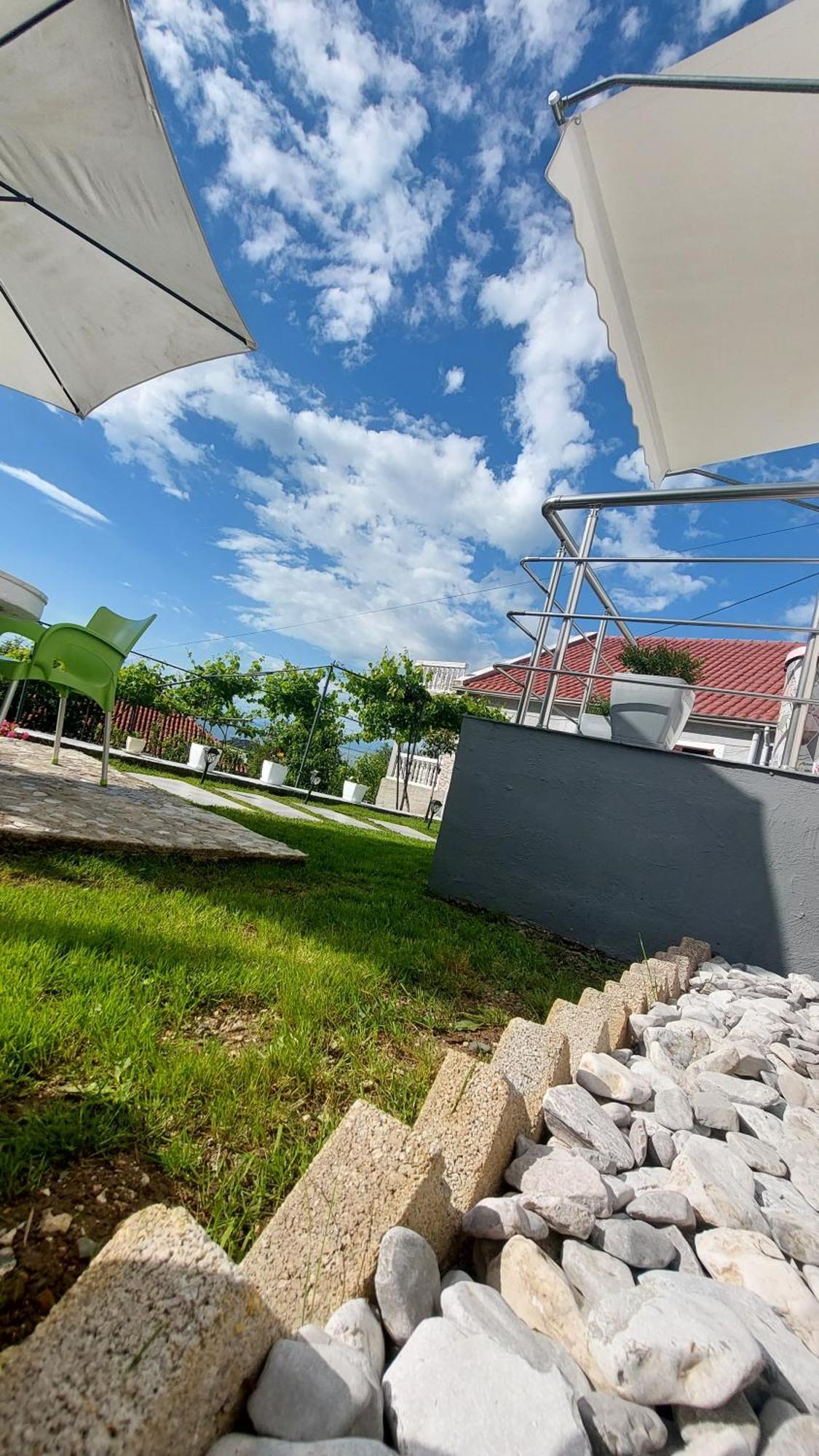 R&R Gesthouse Hotel Široka Exterior photo